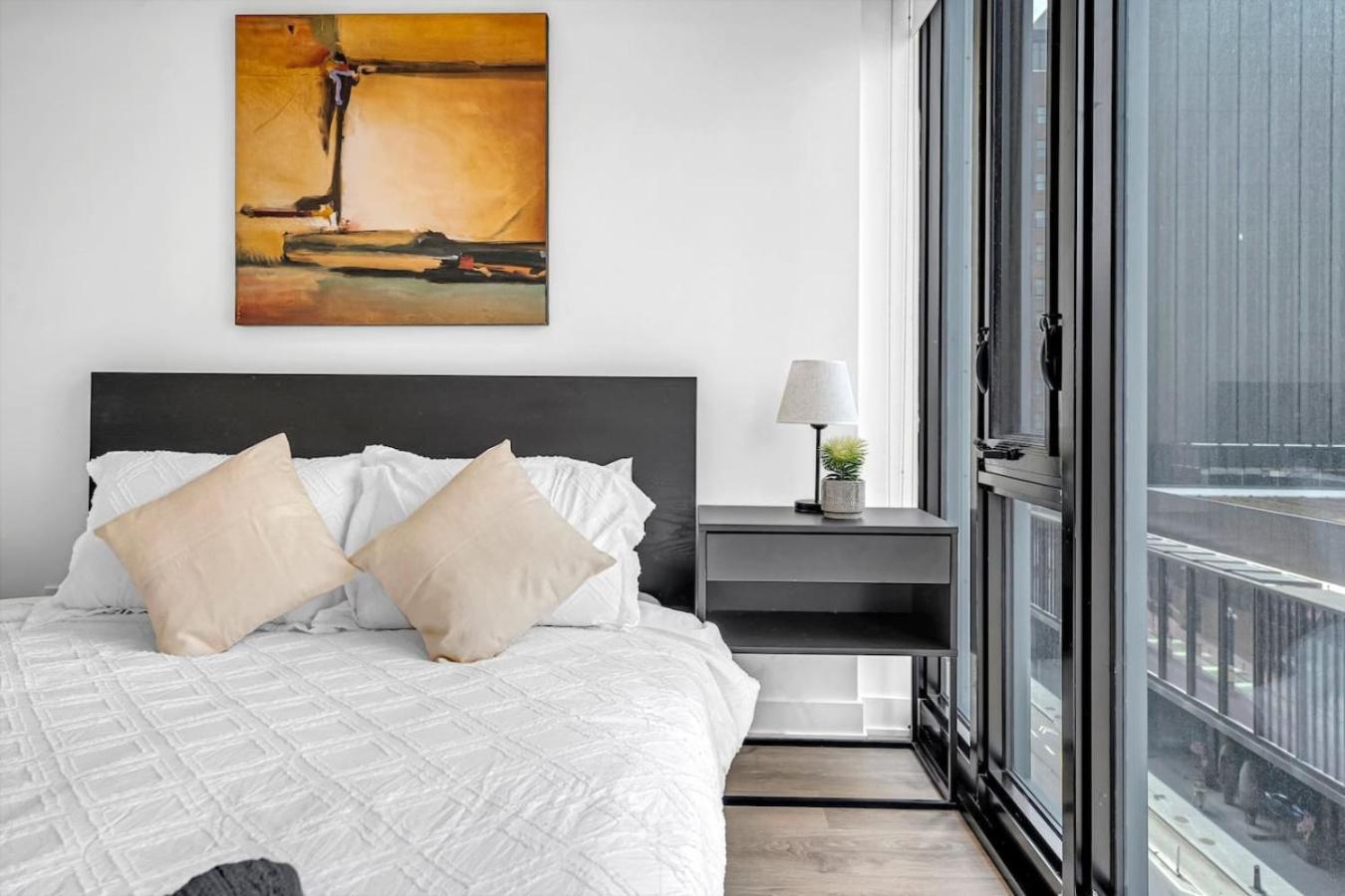 Cozy Condo Near Restaurant Ttc Toronto