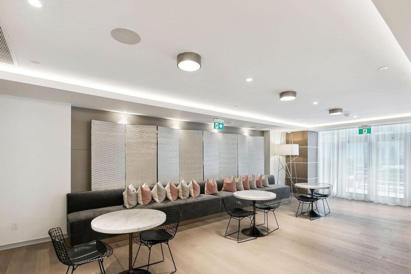 Cozy Condo Near Restaurant Ttc