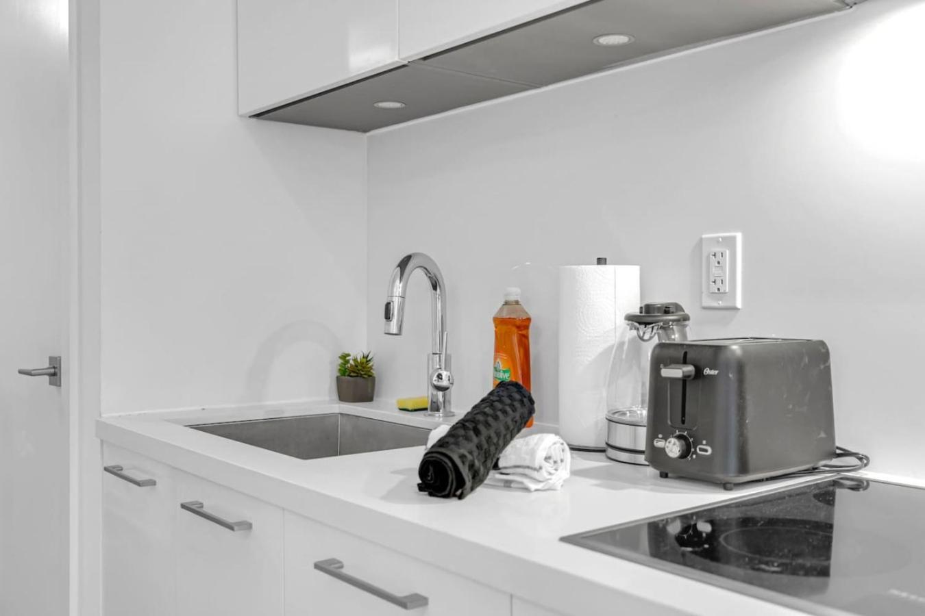 Cozy Condo Near Restaurant Ttc Apartment Toronto