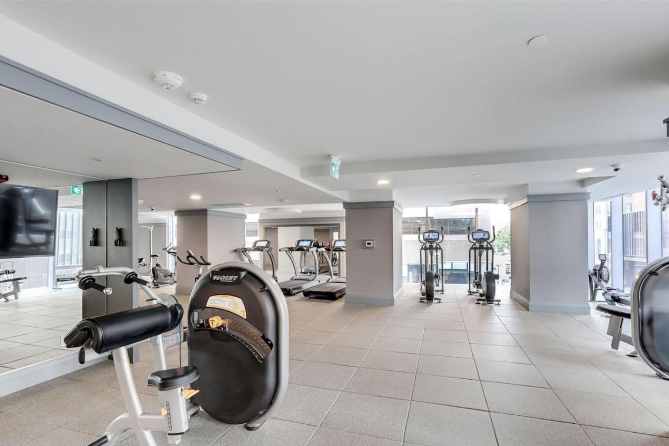 Cozy Condo Near Restaurant Ttc Apartment