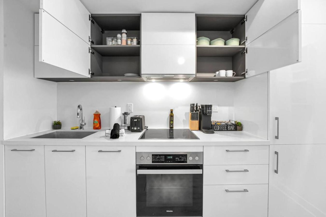 Cozy Condo Near Restaurant Ttc * Toronto