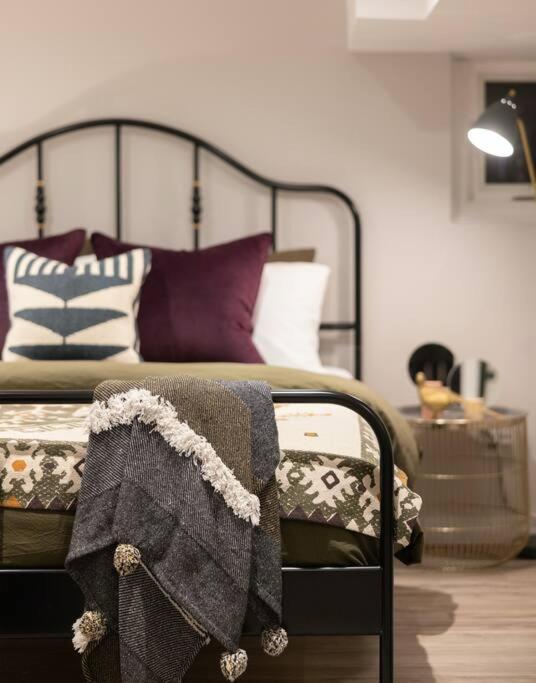 Professionally Designed 1-bedroom In Prime Toronto