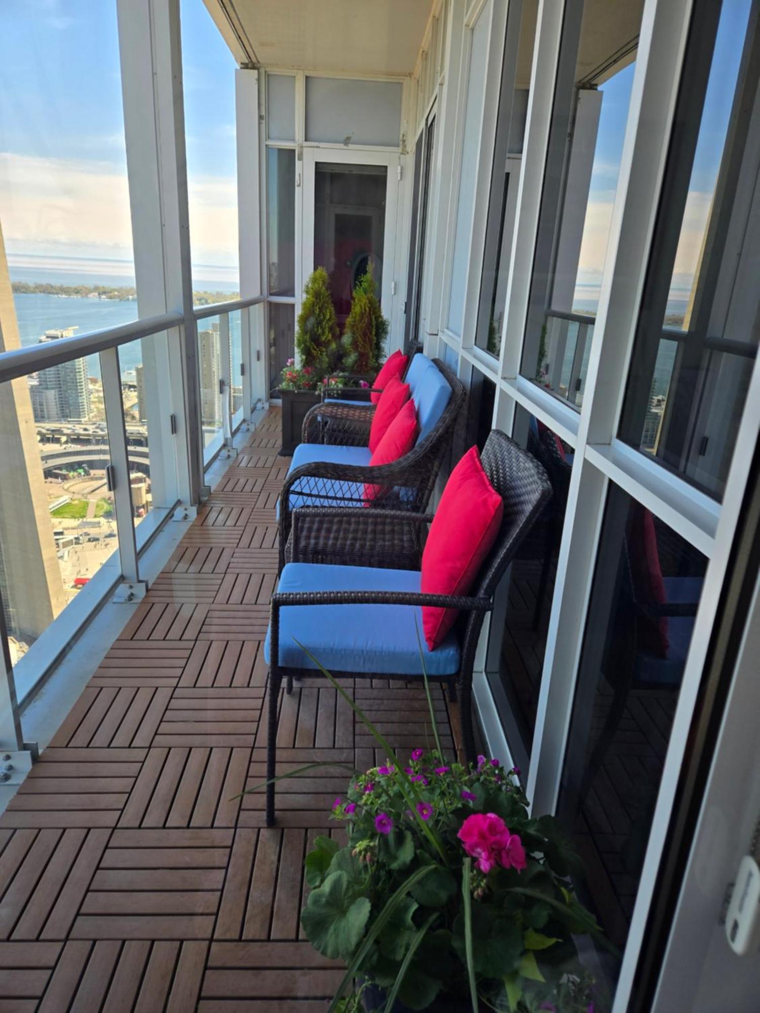 View Cn Tower And From The Sky! Apartment *