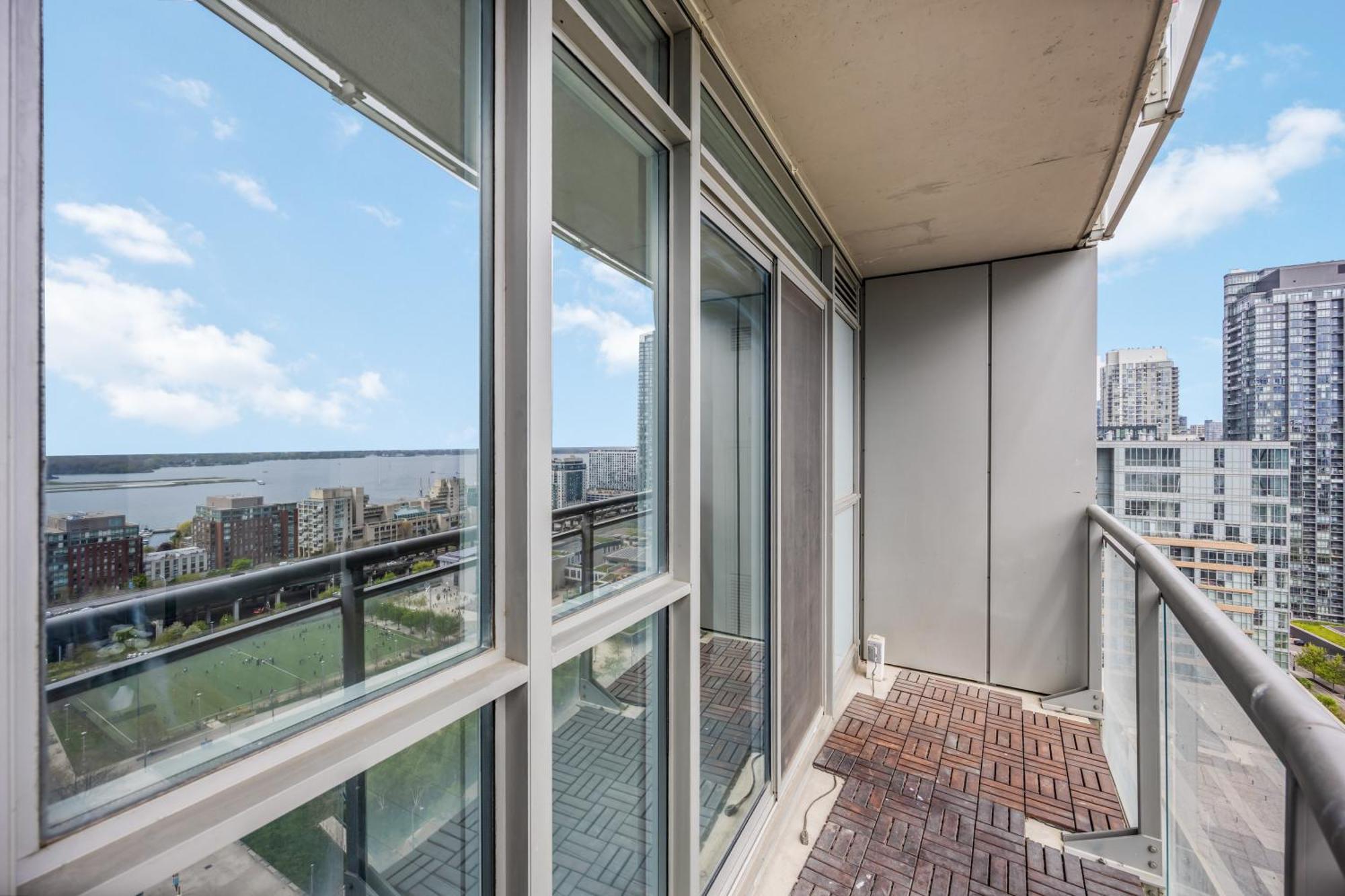 Apartment Deluxe Views And Parking