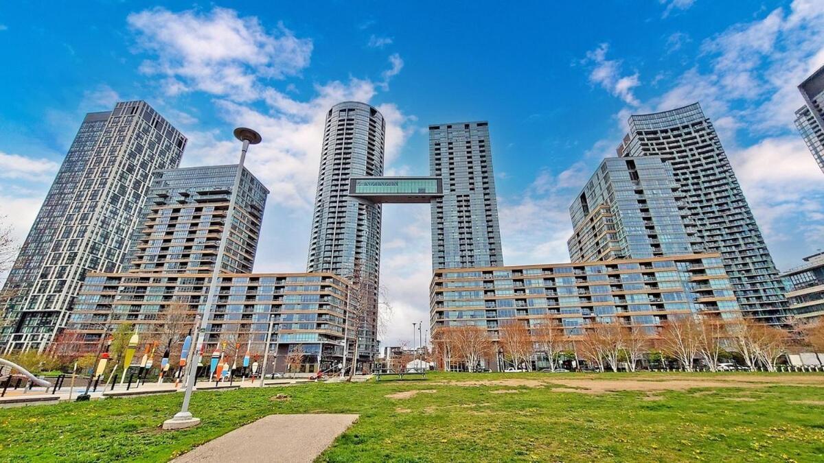 Apartment Deluxe Views And Parking