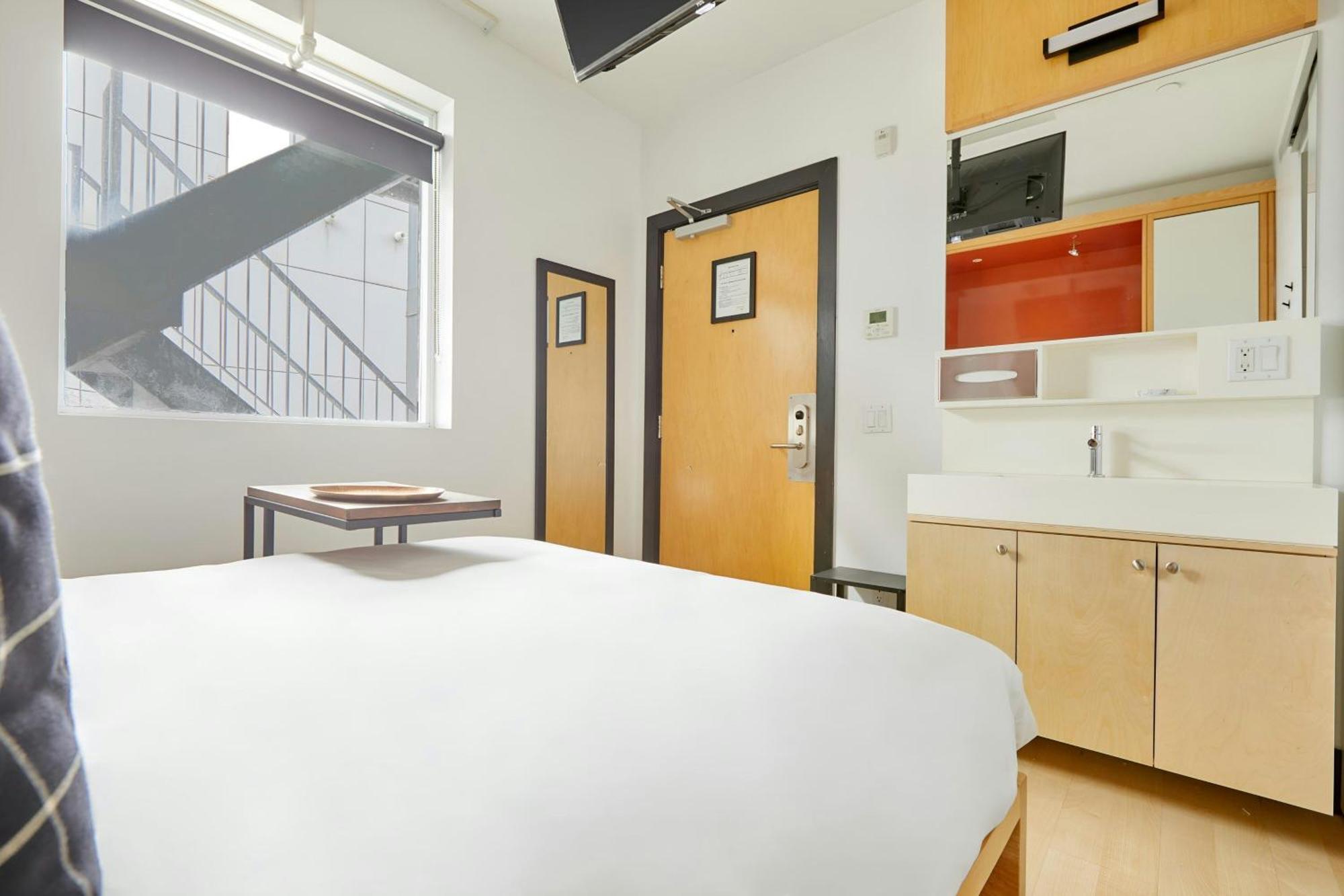 Hotel The Beverley Queen West, Sonder By Marriott Bonvoy 3*
