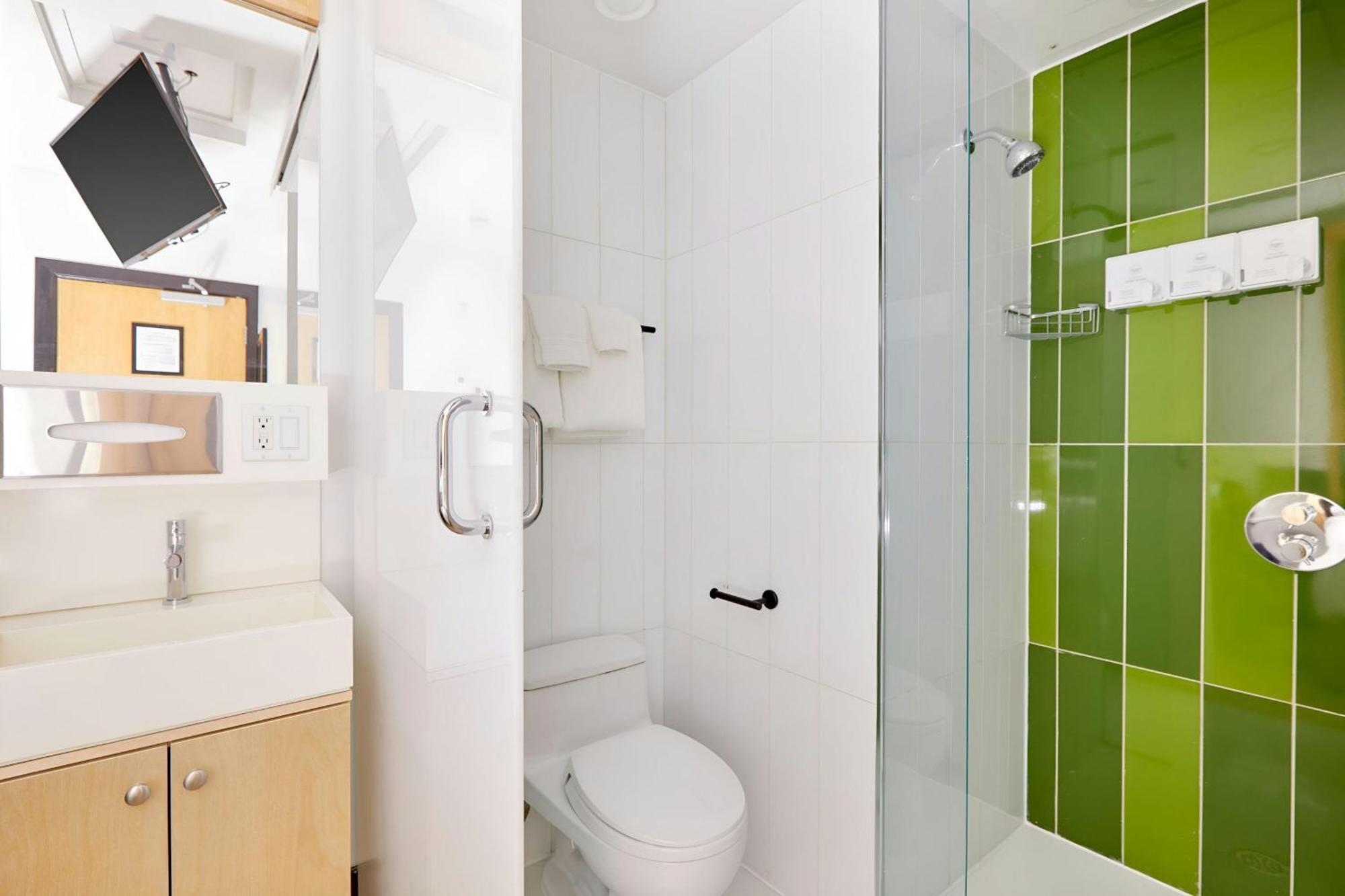 The Beverley Queen West, Sonder By Marriott Bonvoy Hotel Toronto