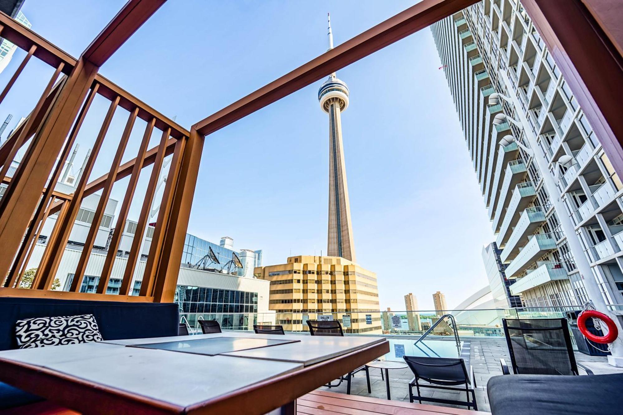 Rhd Luxury Condos-downtown, Cn Tower, Metro Convention Centre, Rogers Centre, Free Parking Apartment