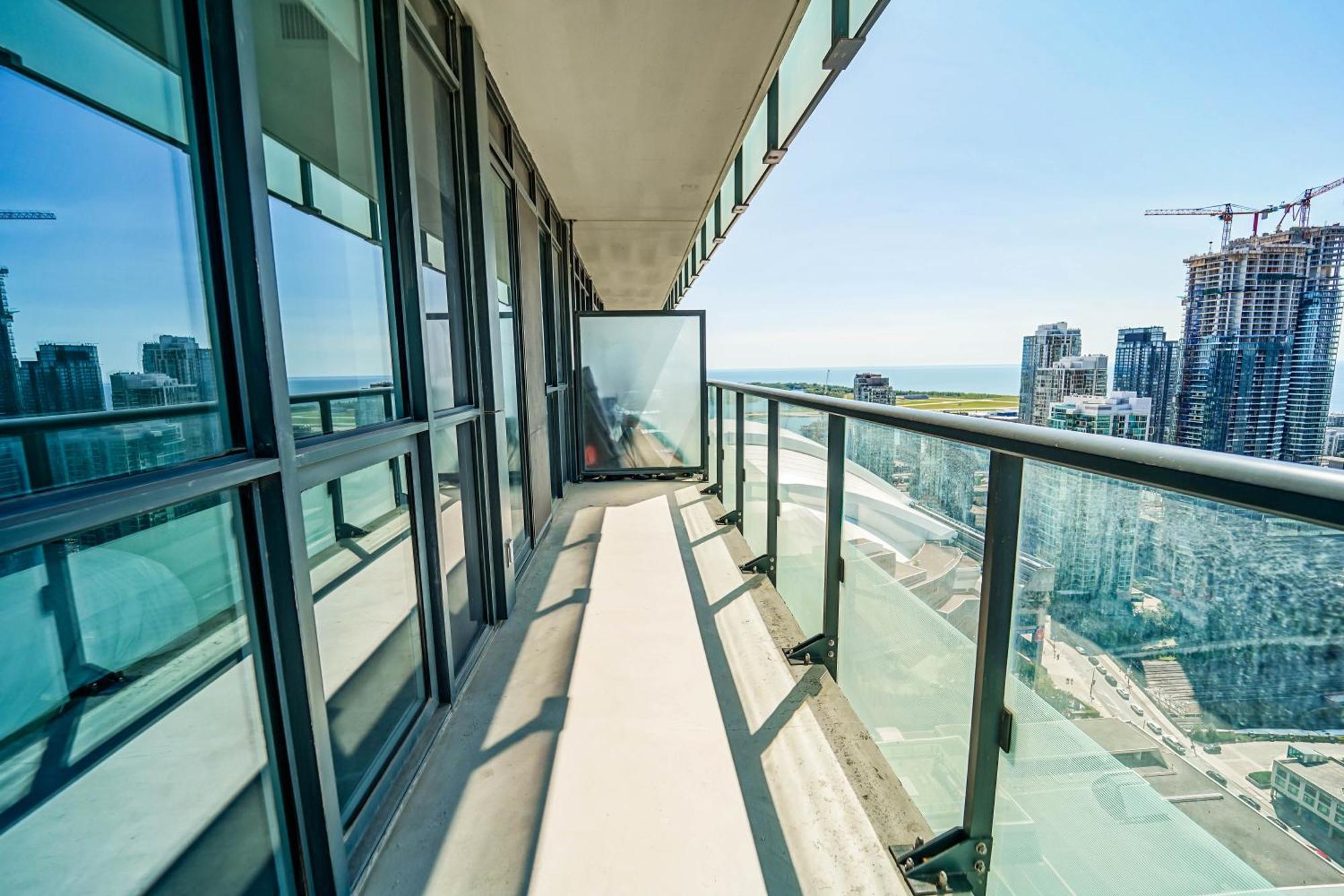 Rhd Luxury Condos-downtown, Cn Tower, Metro Convention Centre, Rogers Centre, Free Parking Apartment Toronto