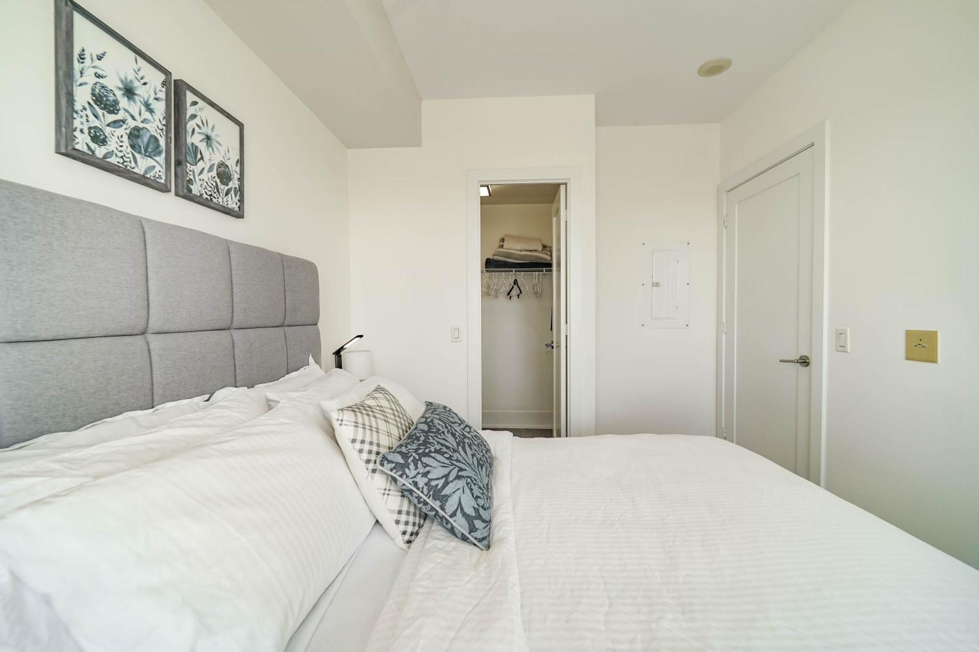 Rhd Luxury Condos-downtown, Cn Tower, Metro Convention Centre, Rogers Centre, Free Parking Toronto
