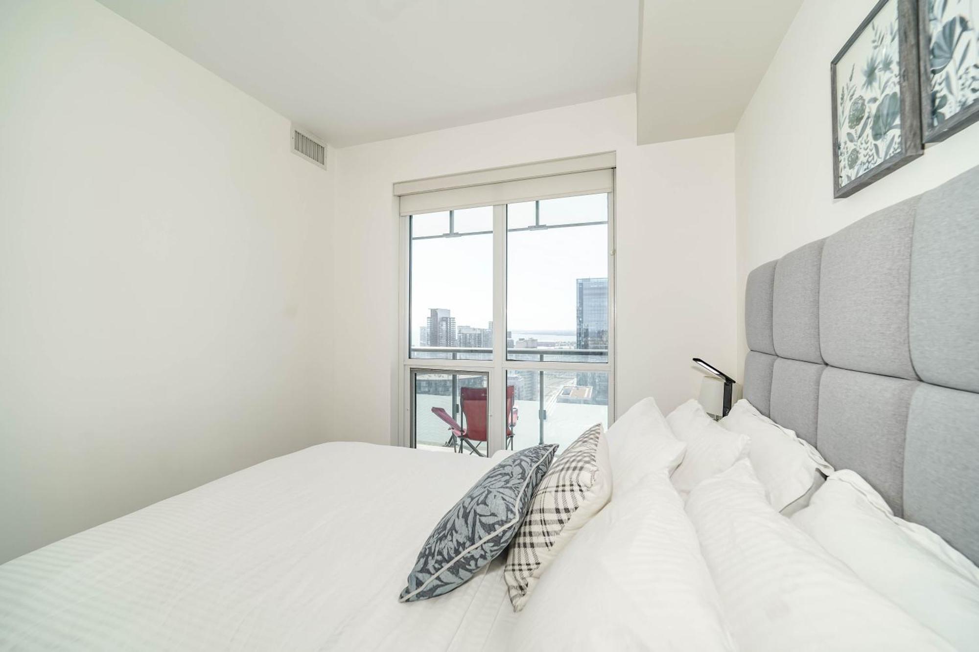 Rhd Luxury Condos-downtown, Cn Tower, Metro Convention Centre, Rogers Centre, Free Parking