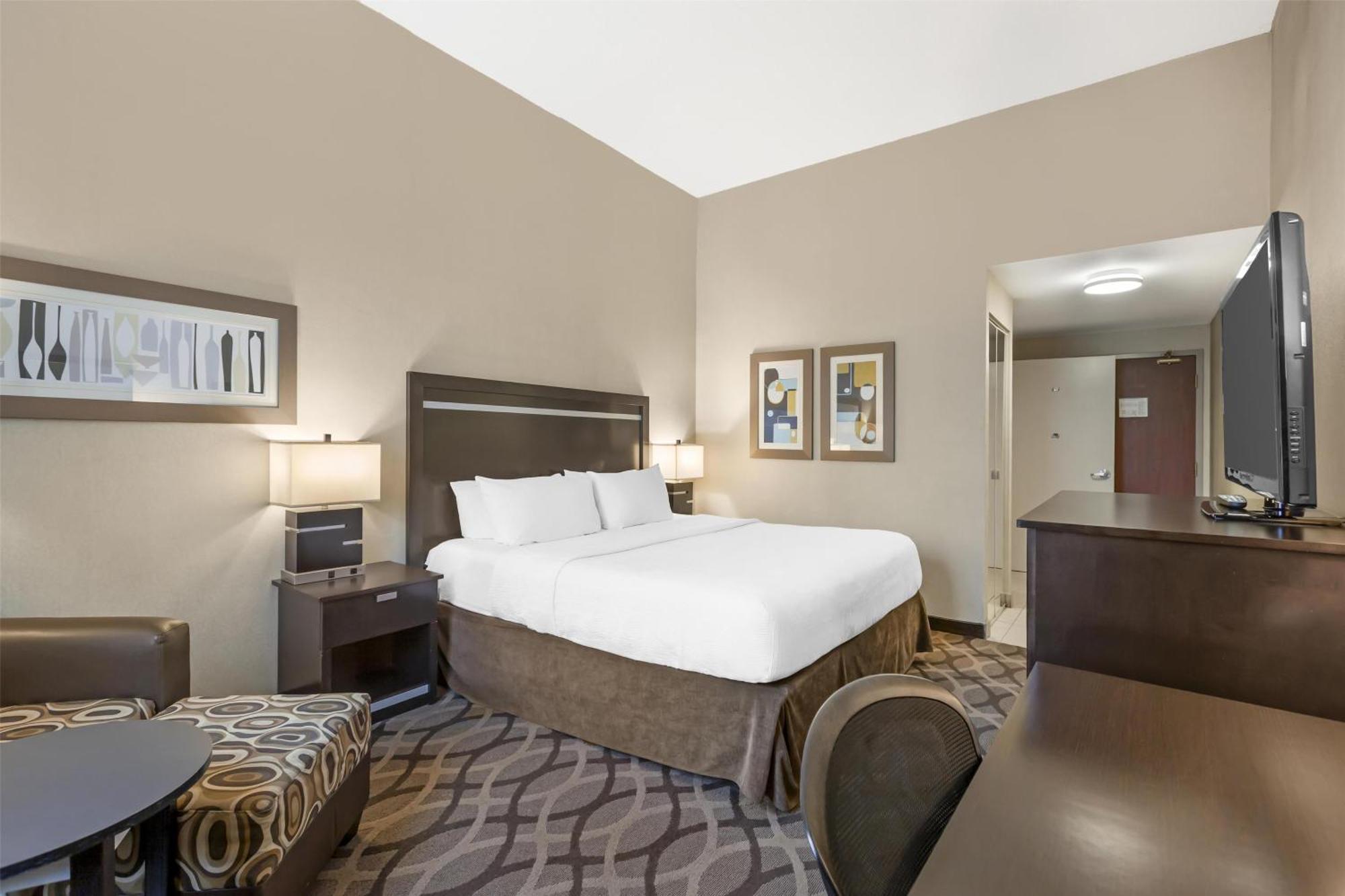 Western Travel Airport Hotel 3*