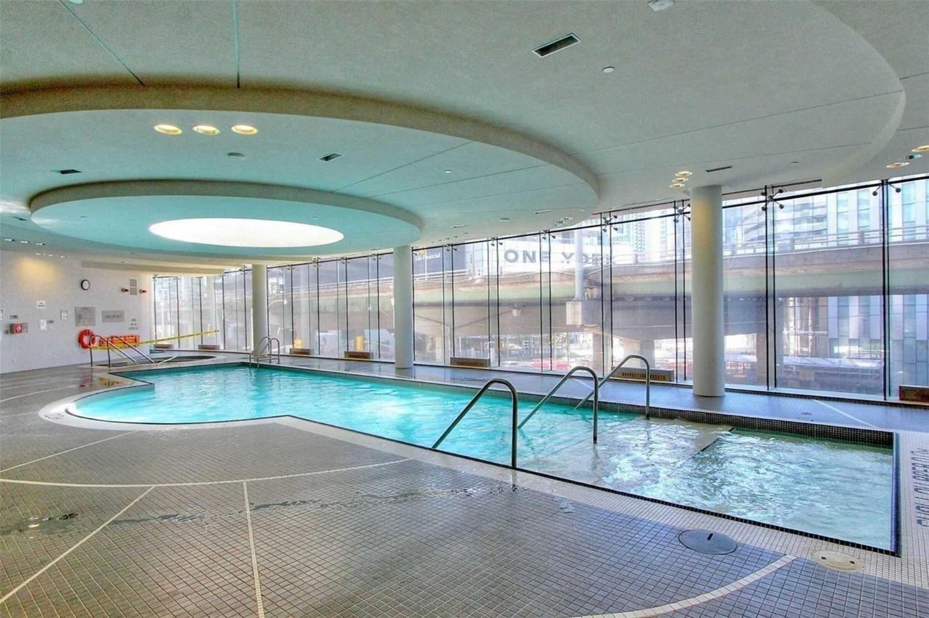 Apartment Spacious 1-bdr By Cn Tower 4 Guests, Parking Included *
