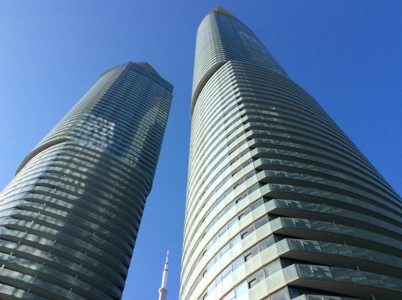 Spacious 1-bdr By Cn Tower 4 Guests, Parking Included Apartment Toronto