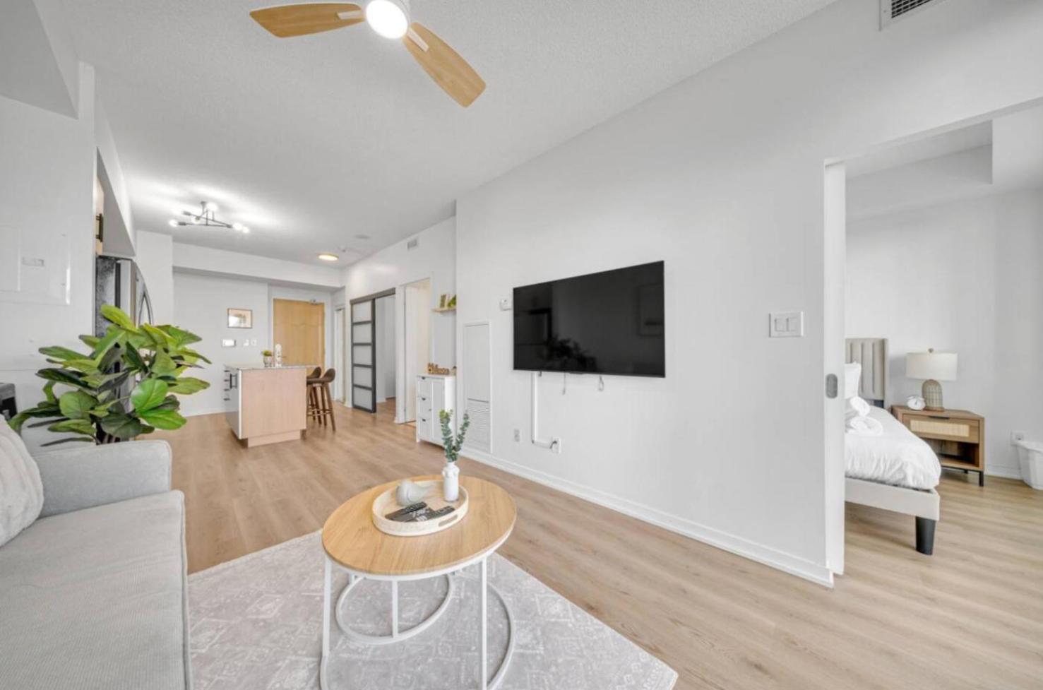 Spacious 1-bdr By Cn Tower 4 Guests, Parking Included Apartment Toronto