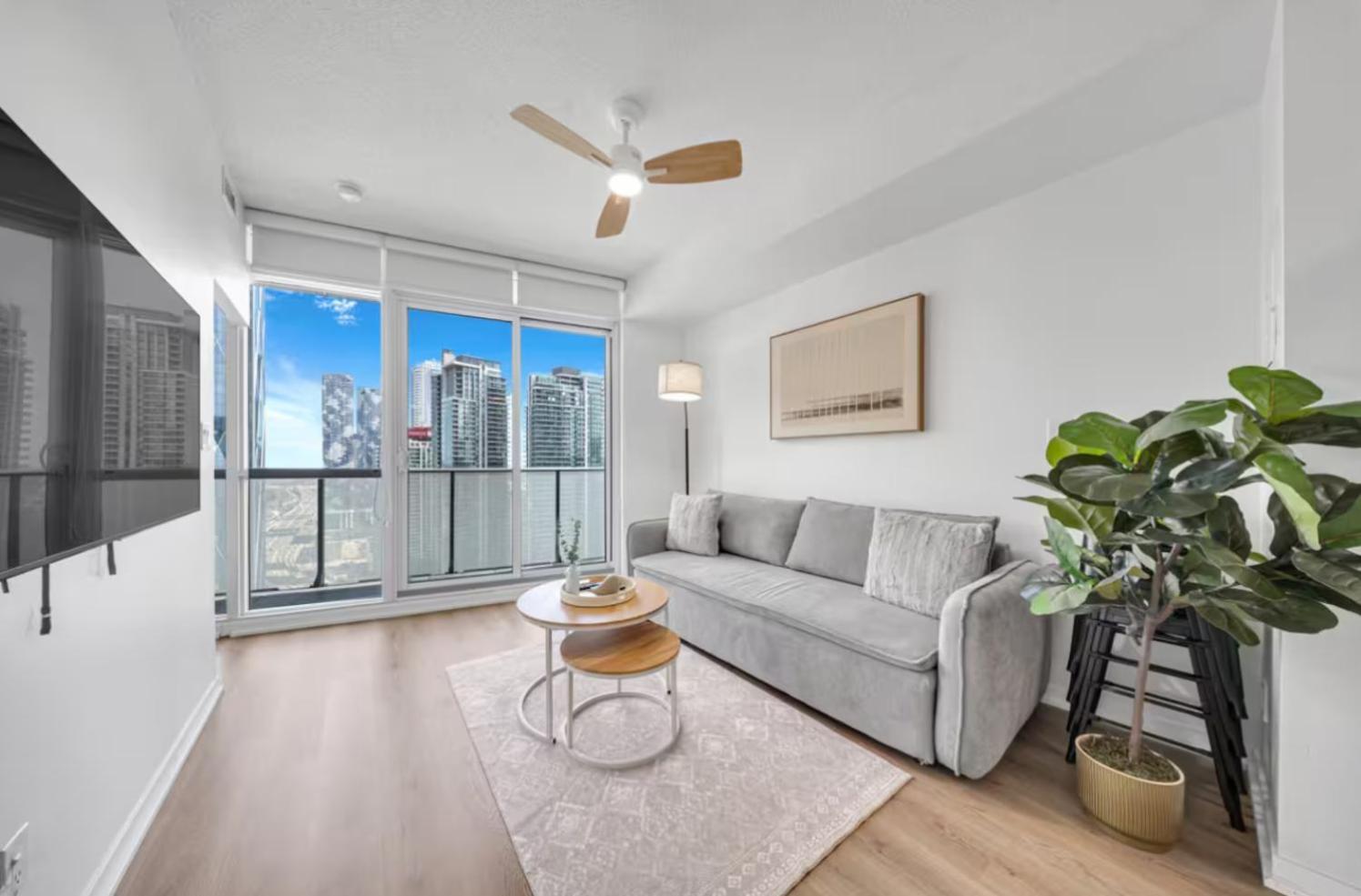 Spacious 1-bdr By Cn Tower 4 Guests, Parking Included Apartment Toronto