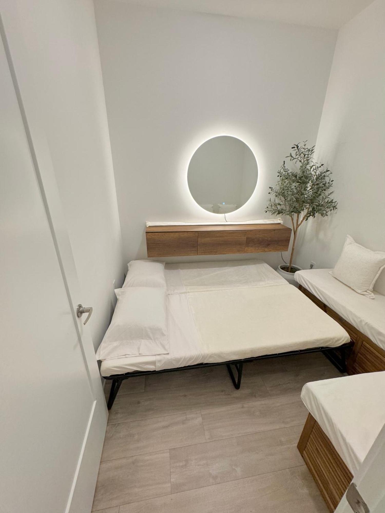 Downtown Core 2 Bed 2 Bath Toronto