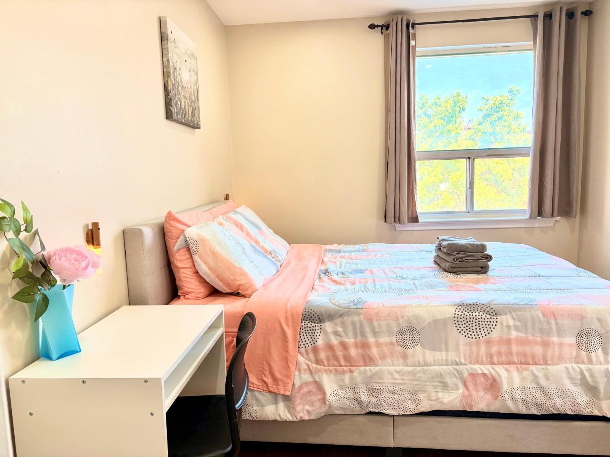 House - Near Rogers Stadium Homestay *