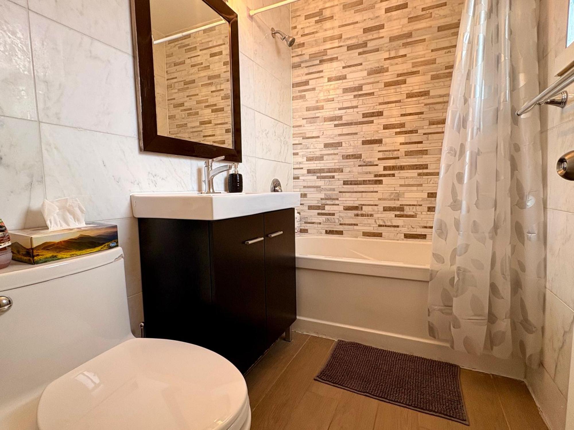 Homestay House - Near Rogers Stadium