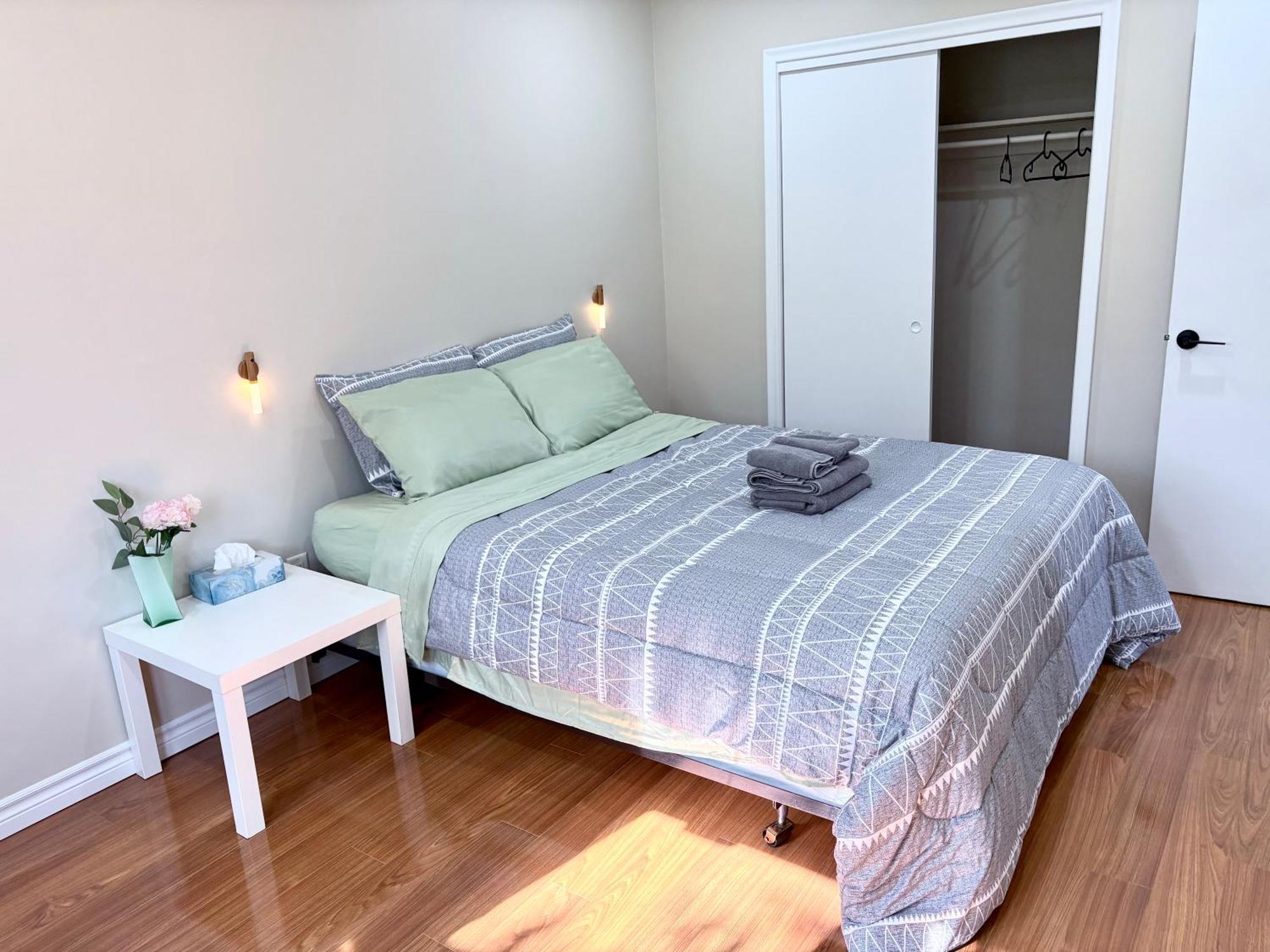 Homestay House - Near Rogers Stadium Toronto
