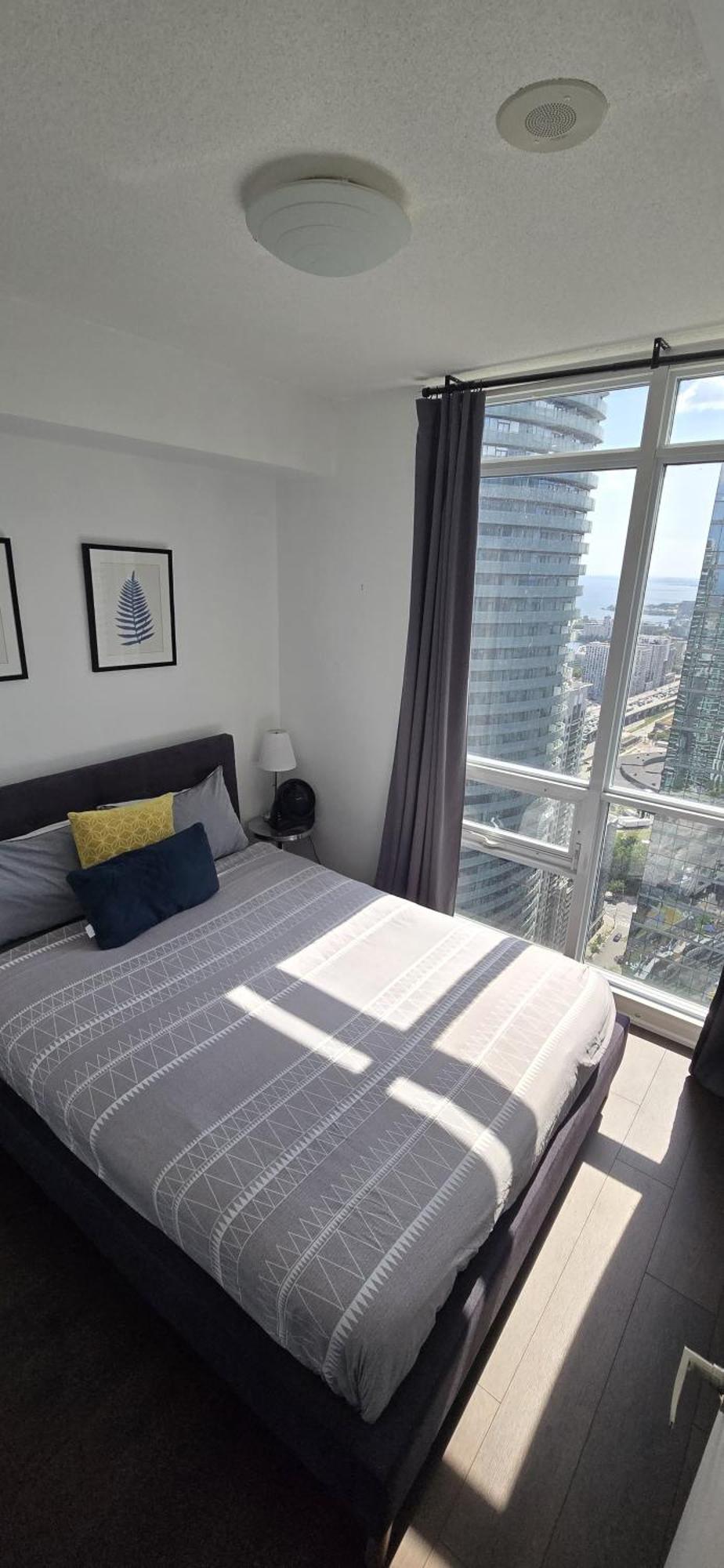 Apartment Cn Tower Maple Leaf Square Luxurious 2 Bedroom