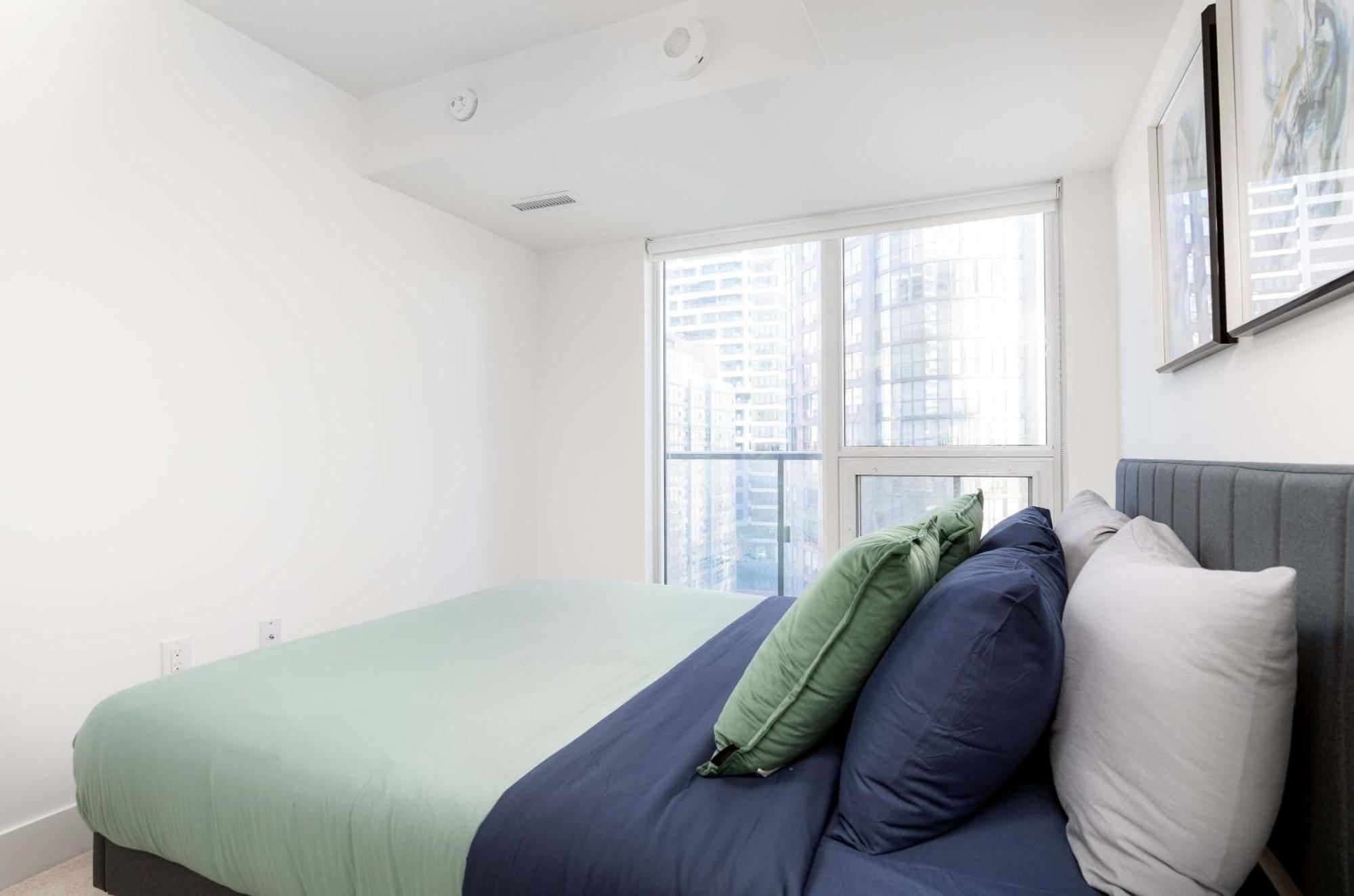 Practical Downtown 3 Beds Uoft Apartment Toronto