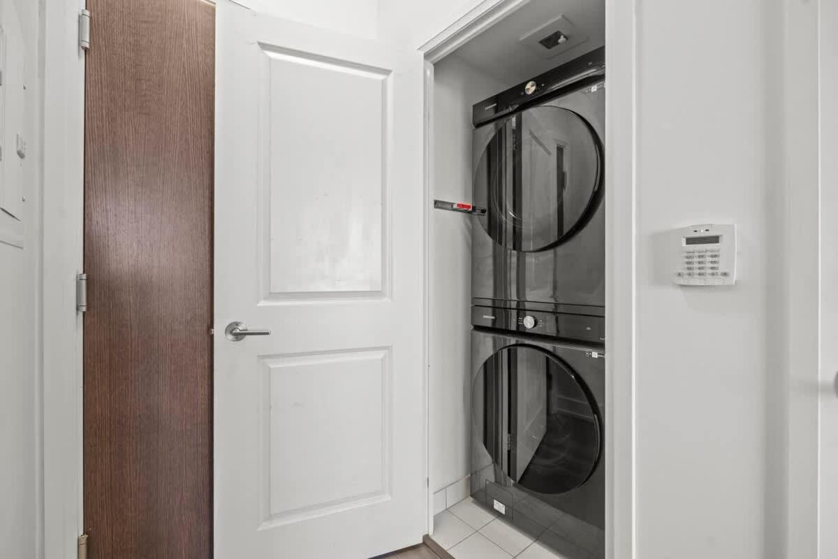 Gorgeous 2br Near Airport And Downtown *