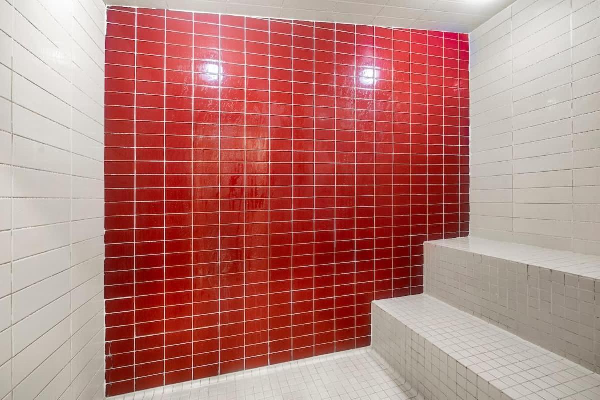 Gorgeous 2br Near Airport And Downtown Toronto