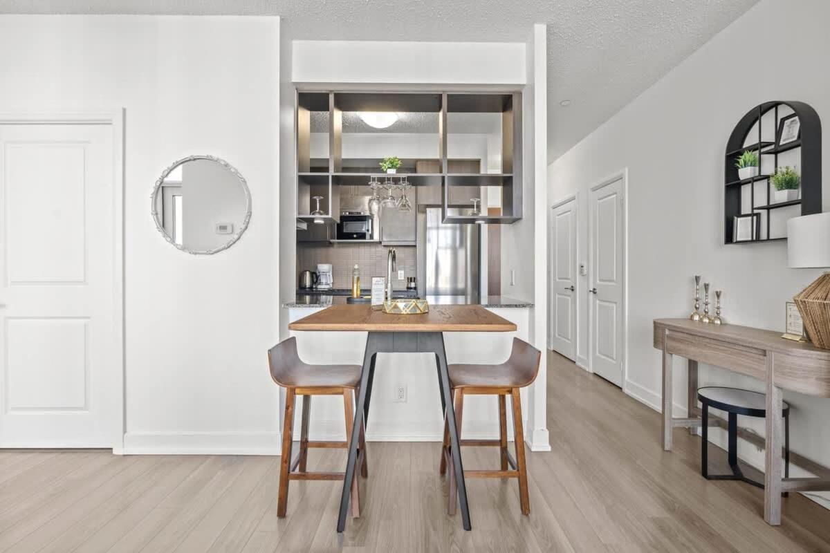 Gorgeous 2br Near Airport And Downtown * Toronto