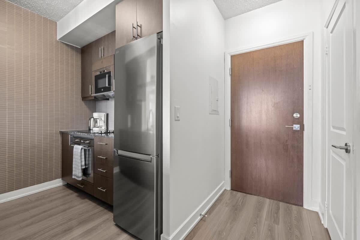 Gorgeous 2br Near Airport And Downtown Toronto