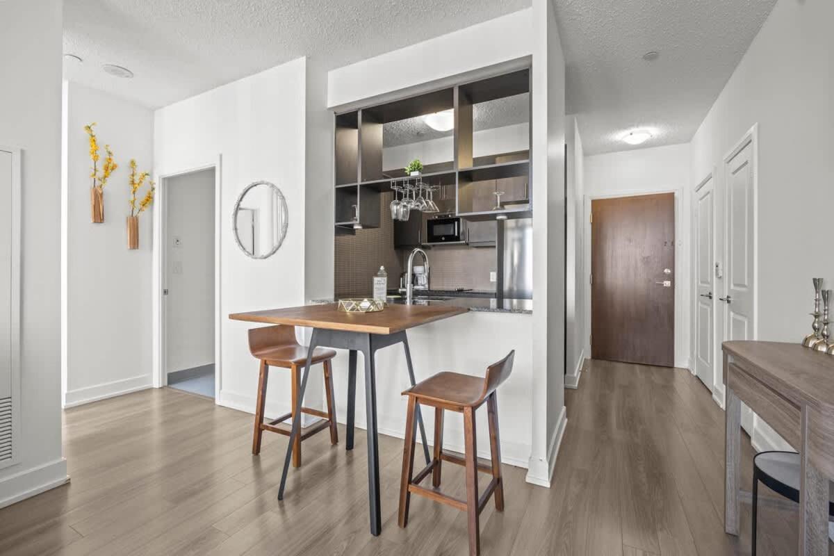 Gorgeous 2br Near Airport And Downtown