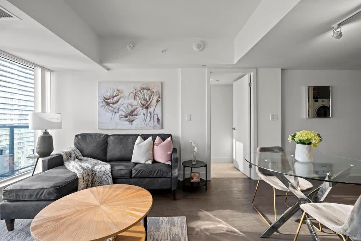 Royal Retreat 1b In Downtown Yorkville Holiday home