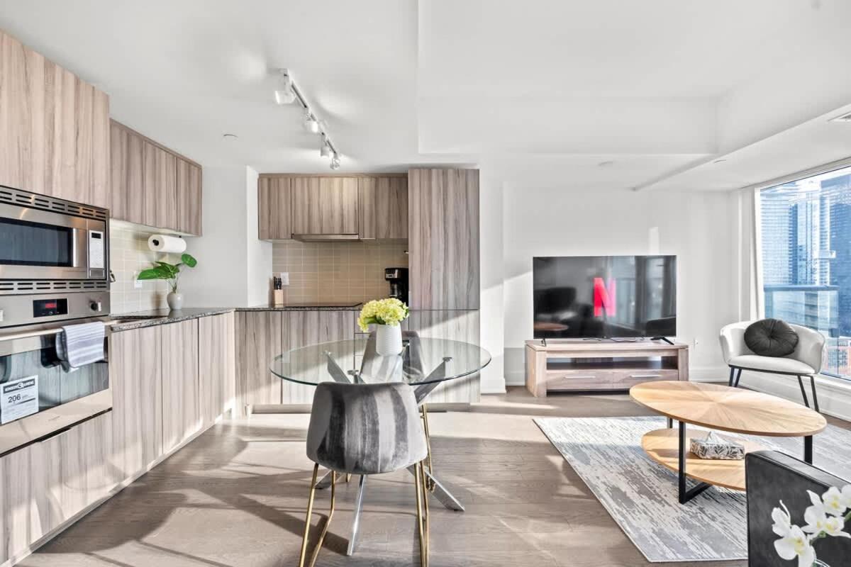 Royal Retreat 1b In Downtown Yorkville Holiday home