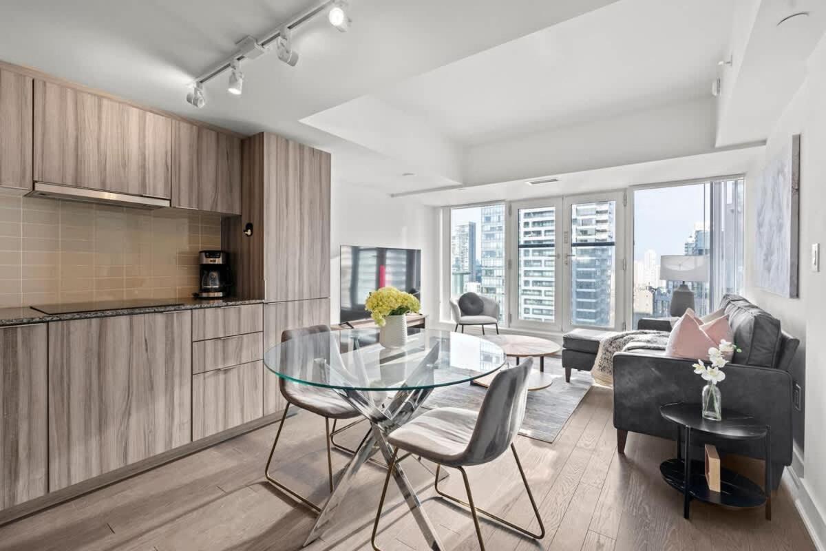 Royal Retreat 1b In Downtown Yorkville *