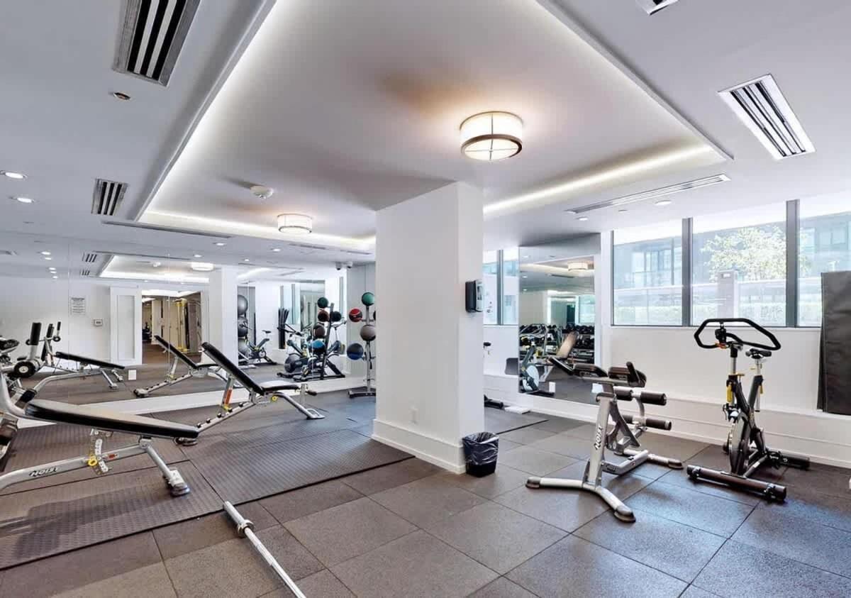 Royal Retreat 1b In Downtown Yorkville *
