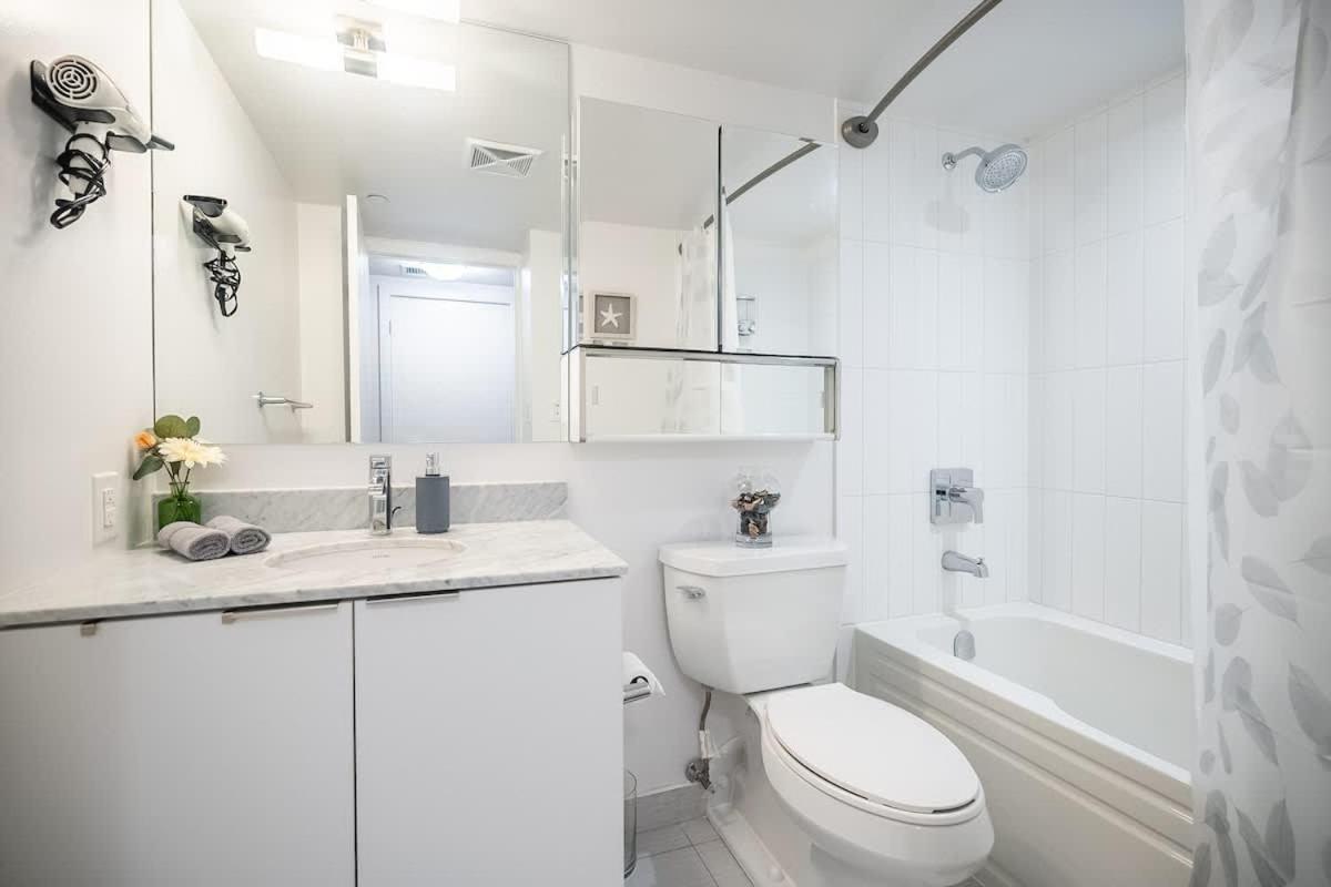Cozy 1b Luxury Heart Of Toronto