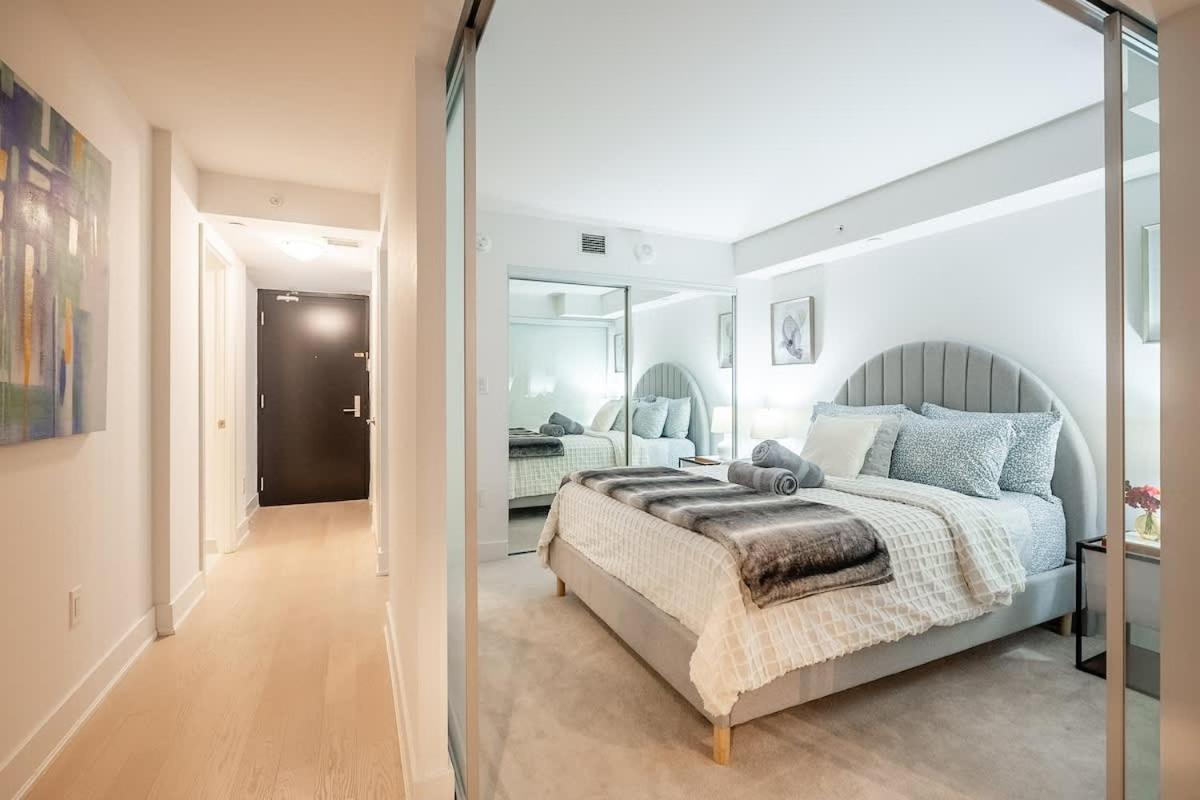 Cozy 1b Luxury Heart Of Holiday home Toronto