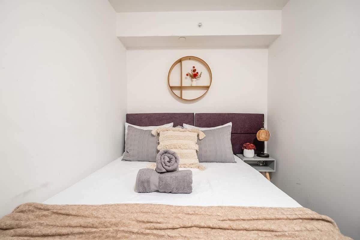 California King Bed In Heart Of Downtown Holiday home