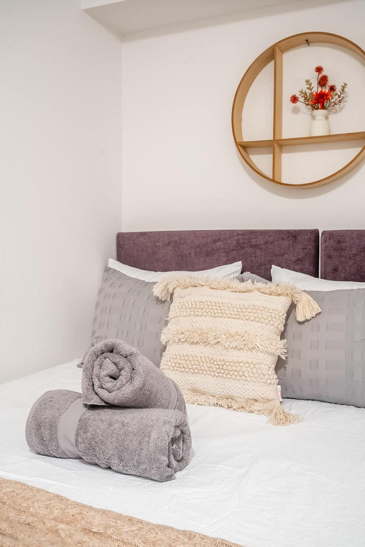 California King Bed In Heart Of Downtown Toronto