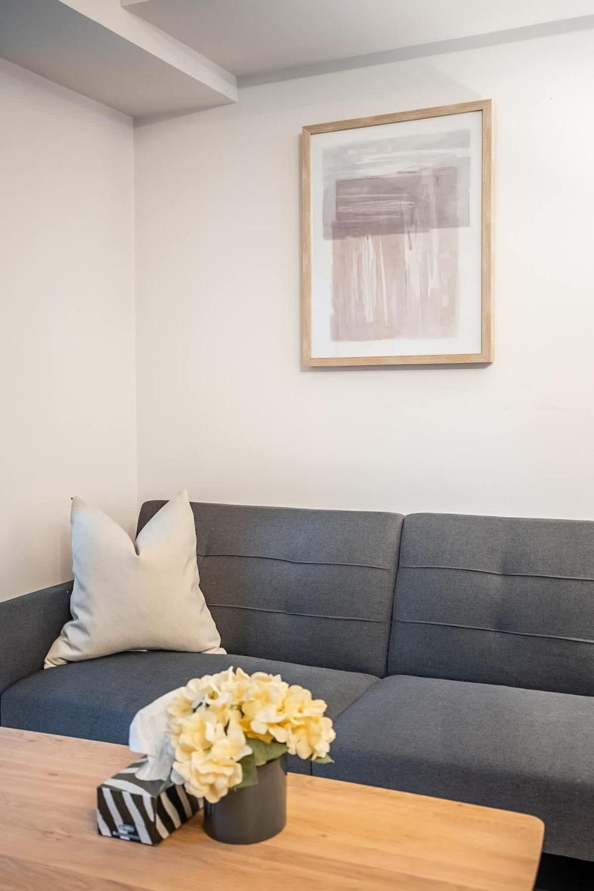 California King Bed In Heart Of Downtown *