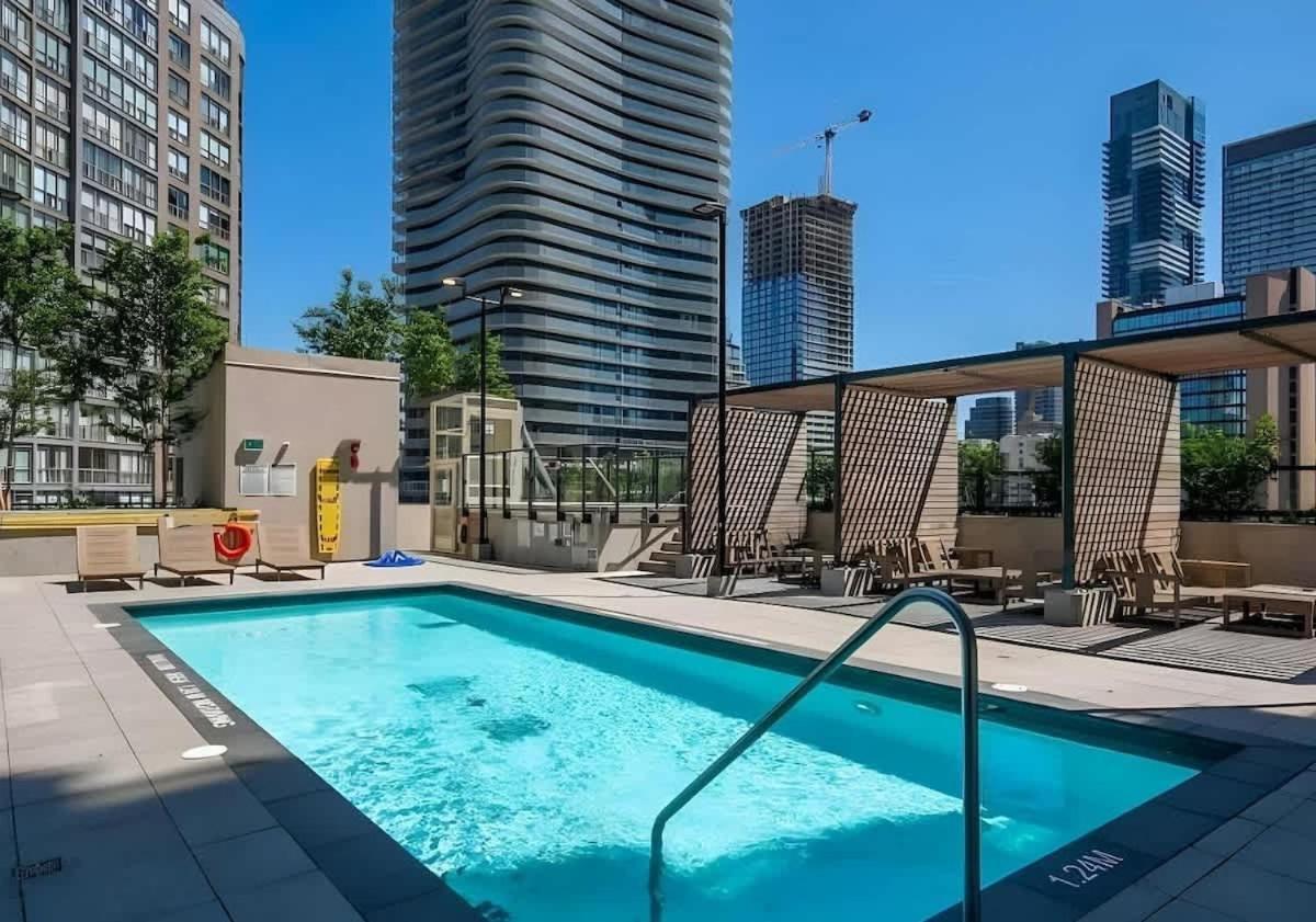 Urban Luxury In The Heart Of Downtown Apartment