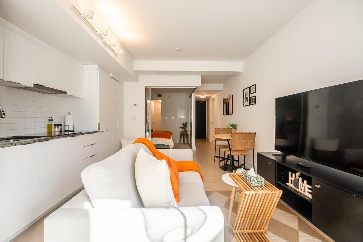 Urban Luxury In The Heart Of Downtown Apartment Toronto