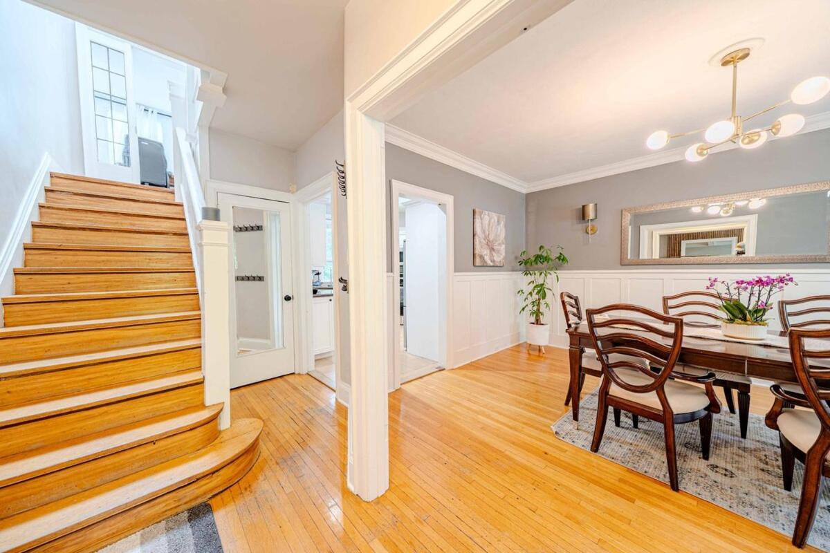 Villa Tranquil - Walk To Shops & Transit Toronto