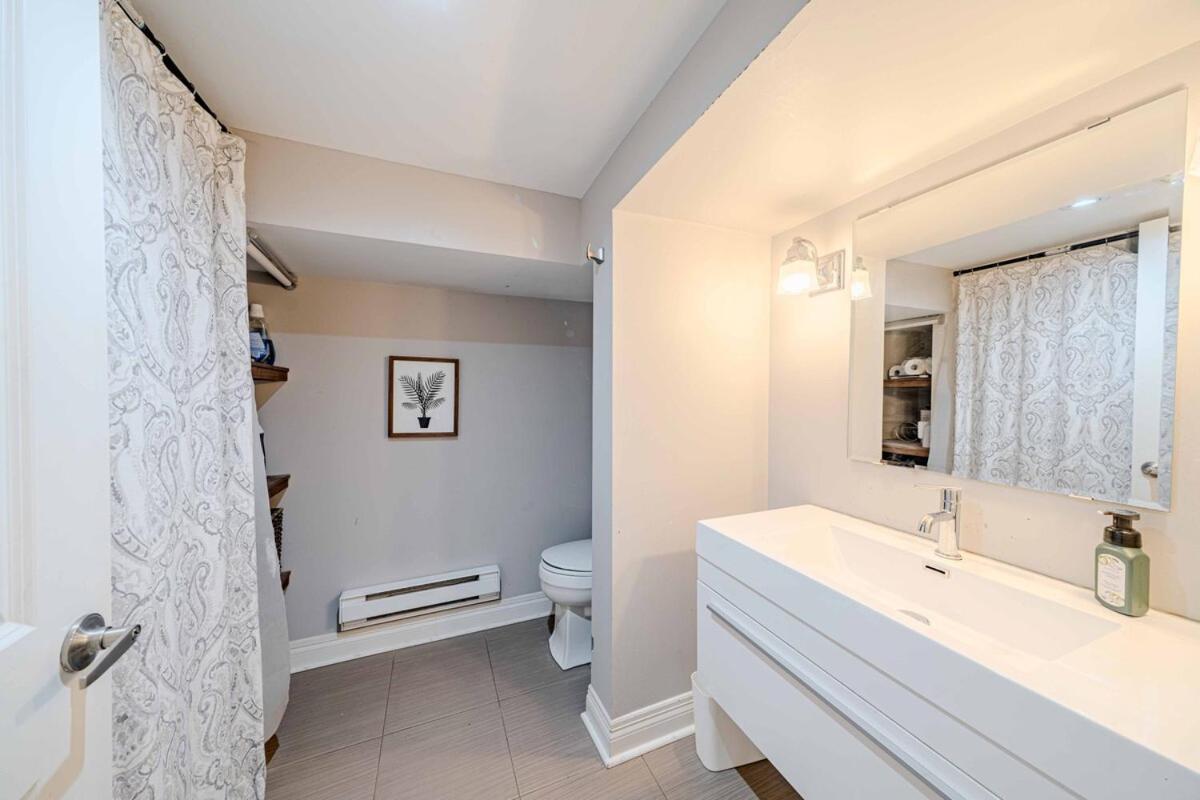 Tranquil - Walk To Shops & Transit Villa *