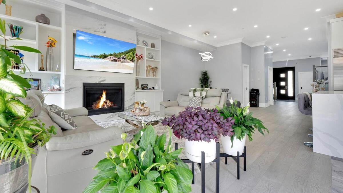 Cozy House In * Toronto