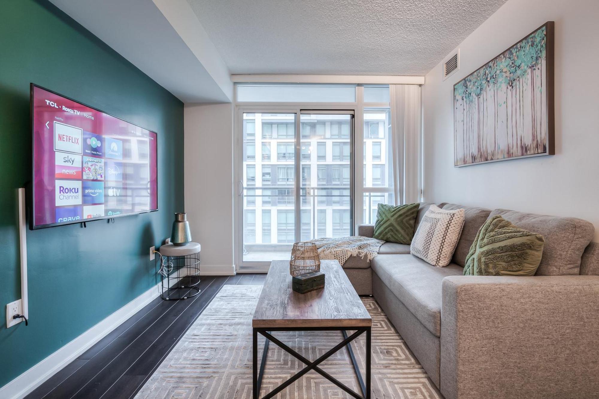 Elegant 2br, Accommodates 8, Free Parking, Near Cn Tower Toronto