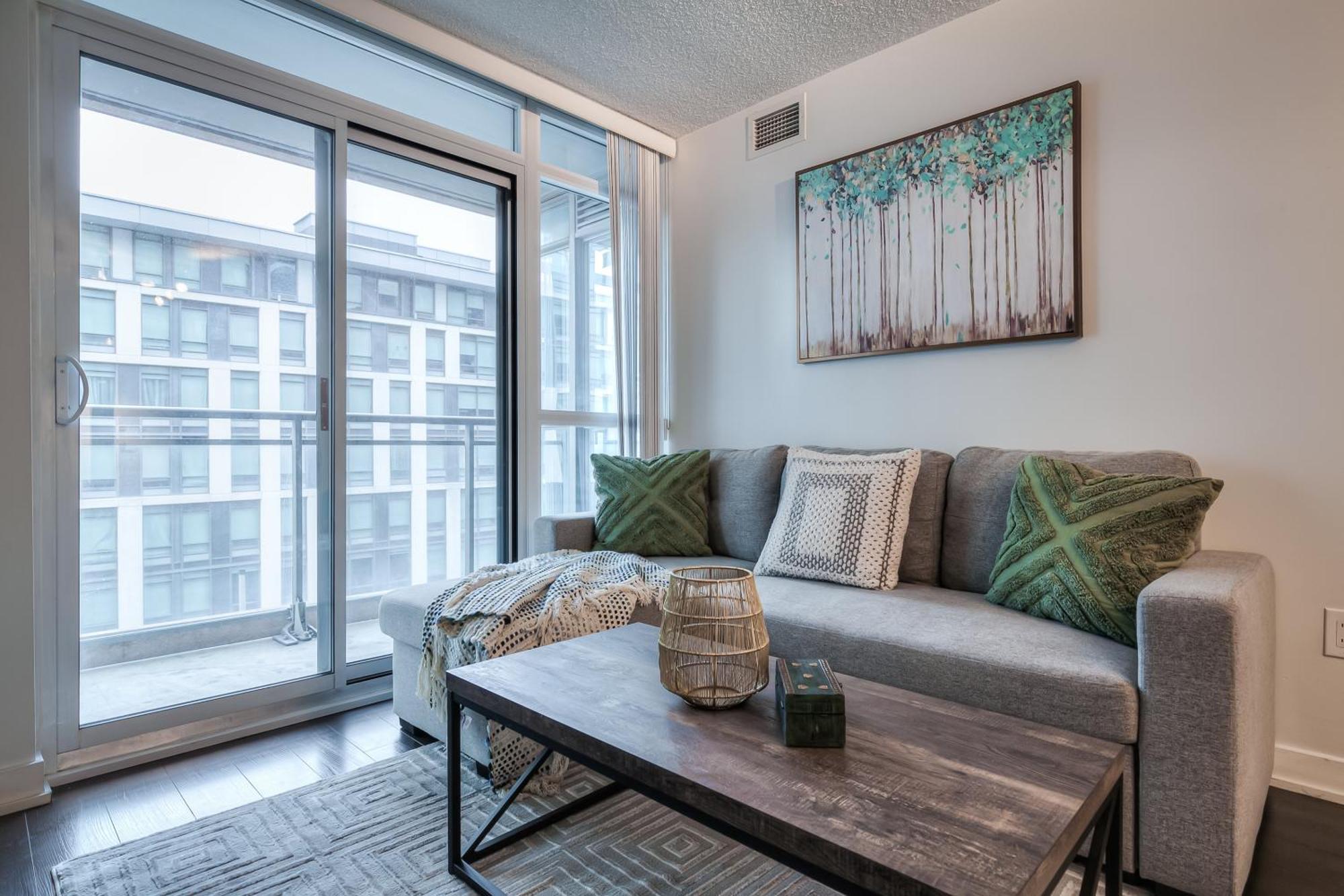 Elegant 2br, Accommodates 8, Free Parking, Near Cn Tower