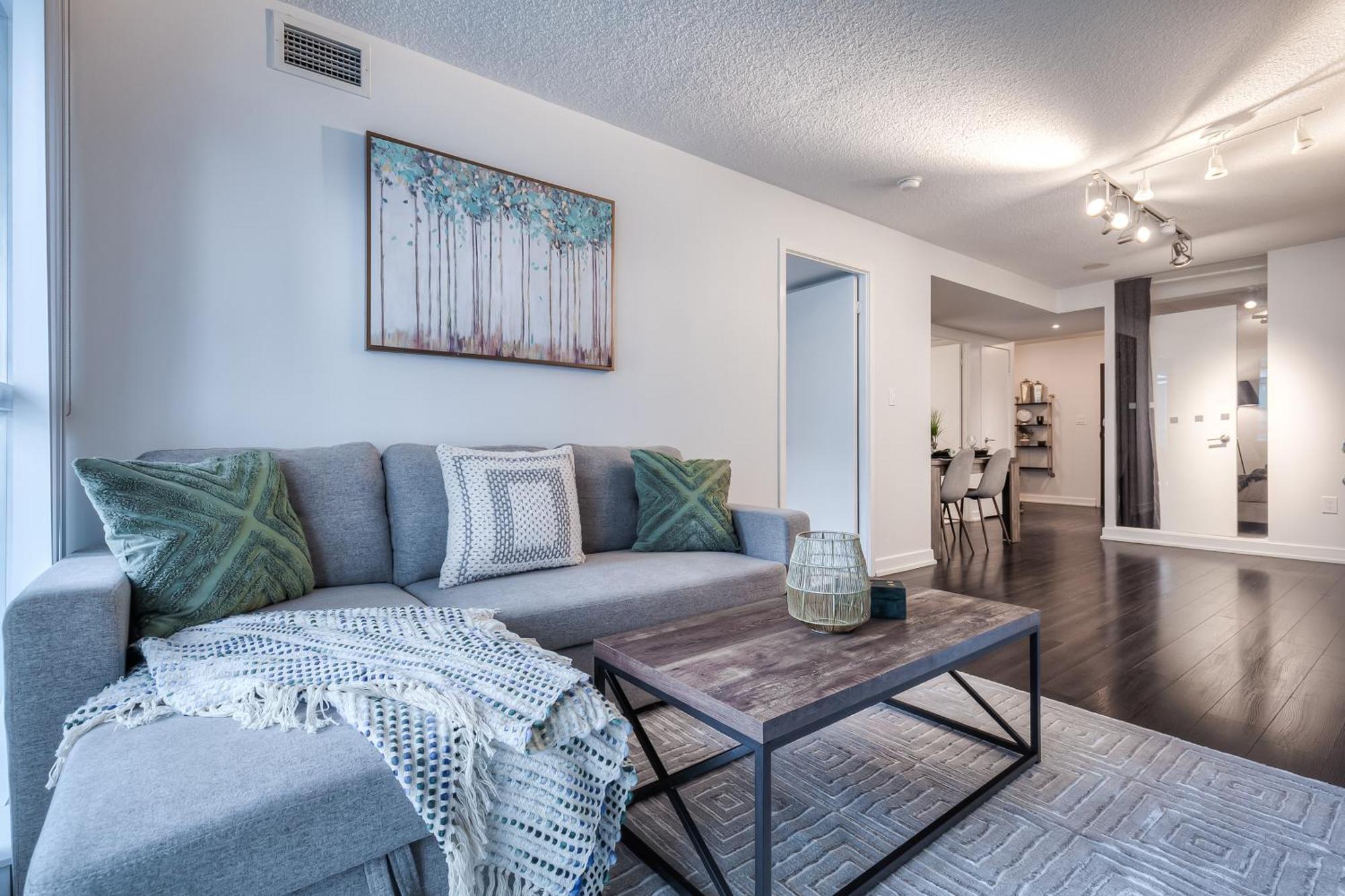 Elegant 2br, Accommodates 8, Free Parking, Near Cn Tower Apartment Toronto