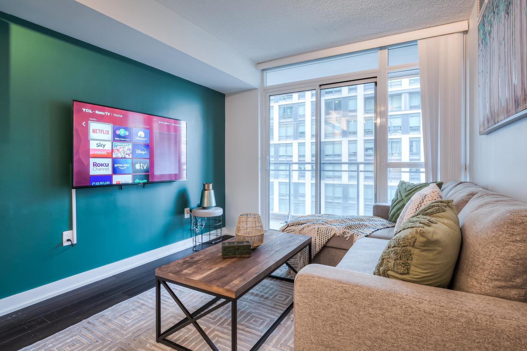 Elegant 2br, Accommodates 8, Free Parking, Near Cn Tower Apartment *