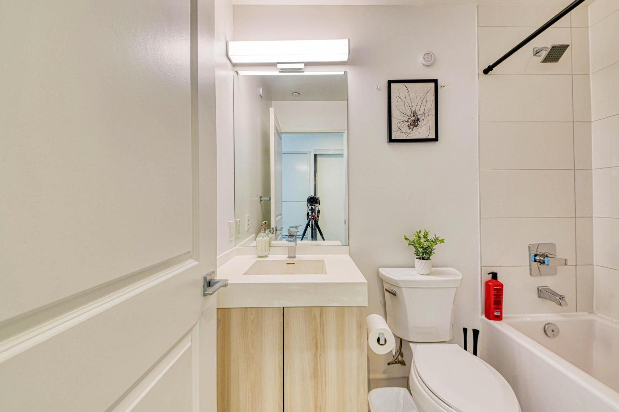 Rivetstays - The Jarvis Apartment